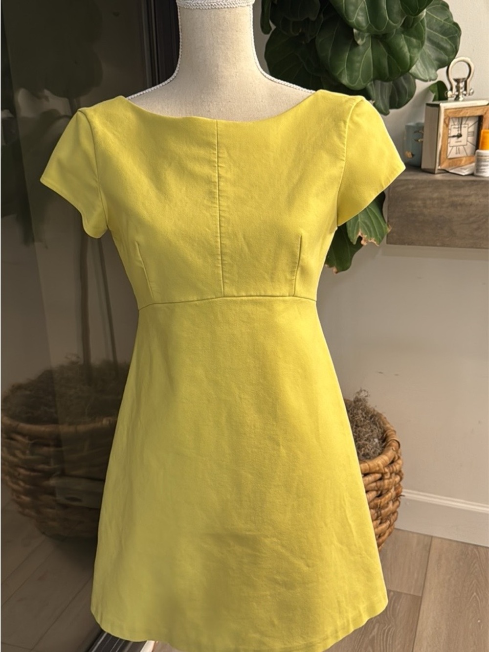 Trafaluc Yellow Green Short-Sleeve A-Line Dress - Women - Picture 2 of 3
